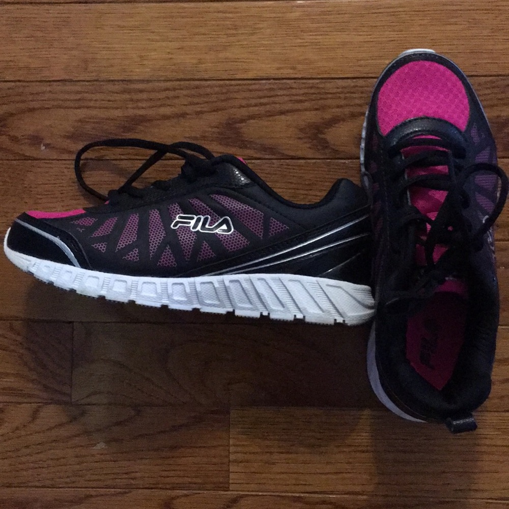 Pink FILA sneakers.New and only have been tried on